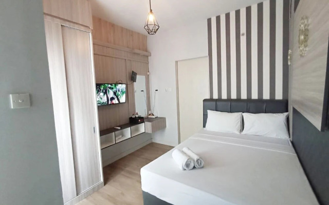 Homey And Cozy Living Studio Amartha View Apartment
