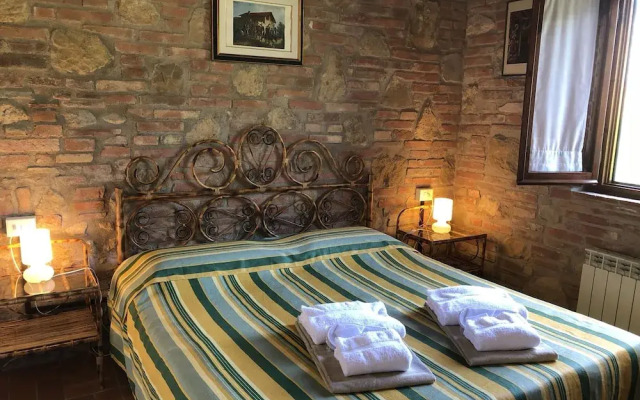 Romola Retreat: Tuscan Escape
