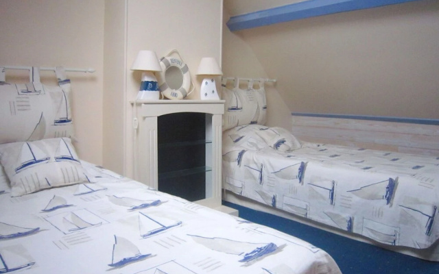 Stunning Holiday Home in Escalles near Sea
