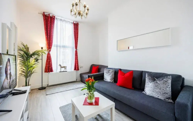 Kensington Charming and Bright Flat
