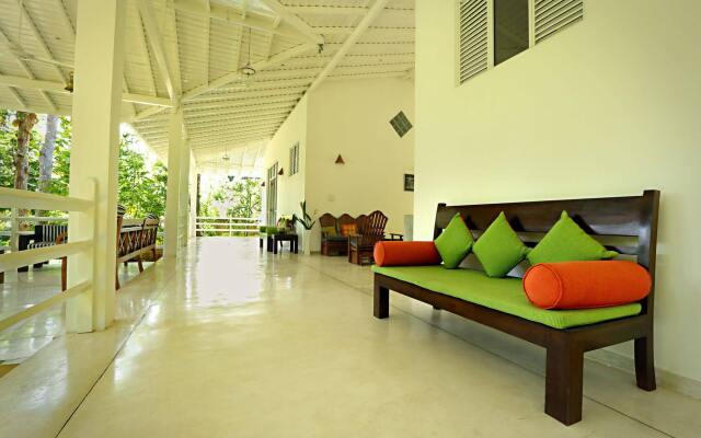 Отель Beach Grove Villas вид на фасад