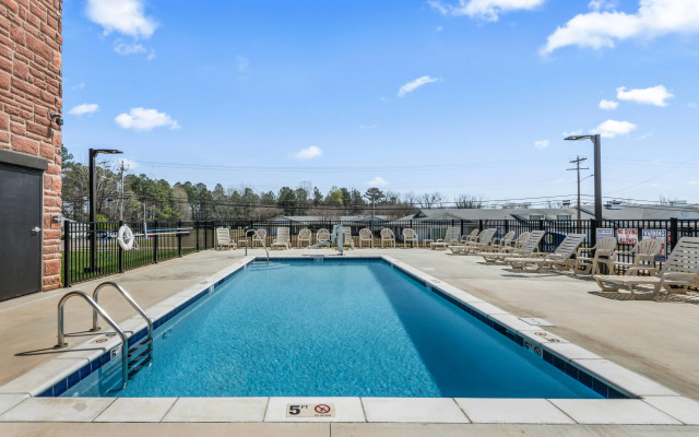 Cobblestone Hotel & Suites - Cullman