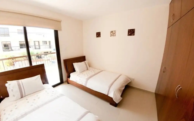 2 bed apt Overlooking Pool -tersefanou, Cyprus