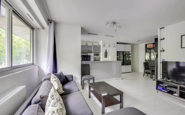 Modern 1bedroom Flat With Terrace in Trendy Paris XI