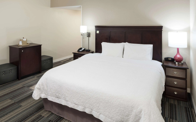 Hampton Inn & Suites Omaha-Downtown