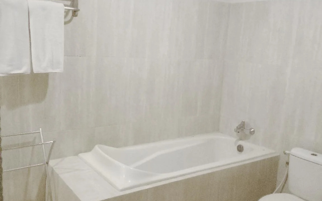 Super OYO Townhouse Oak Maxi Hotel Legian