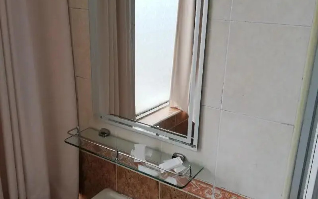 Lee Hotel