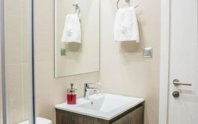 A22 Irresistible modern flat with balcony@centre