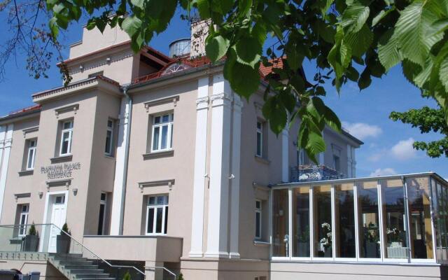Отель Platinum Palace Residence Познань вид на фасад
