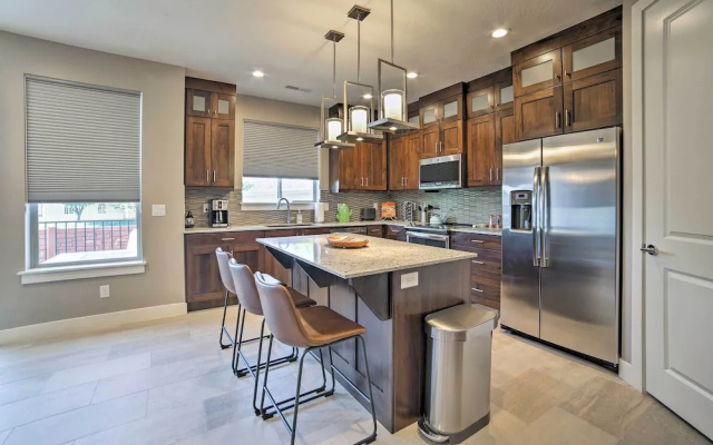 Luxury Moab Vacation Rental w/ Pool Access!