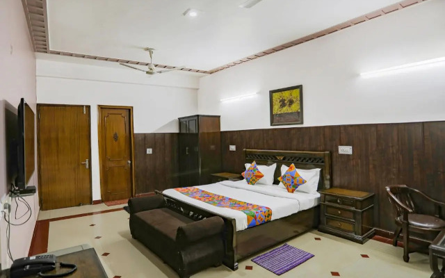 Fabhotel Traika Inn