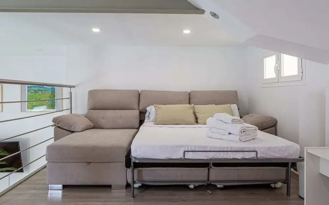 Two Bedroom Duplex for 9 in Hortaleza near Metro
