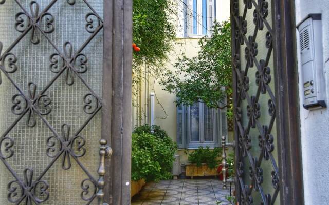 Отель Athens Authentic Elegance вид на фасад