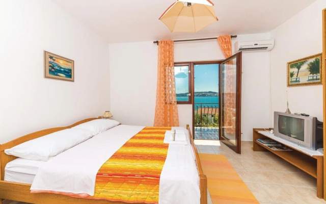 Beautiful Apartment in Seget Donji With 1 Bedrooms and Wifi