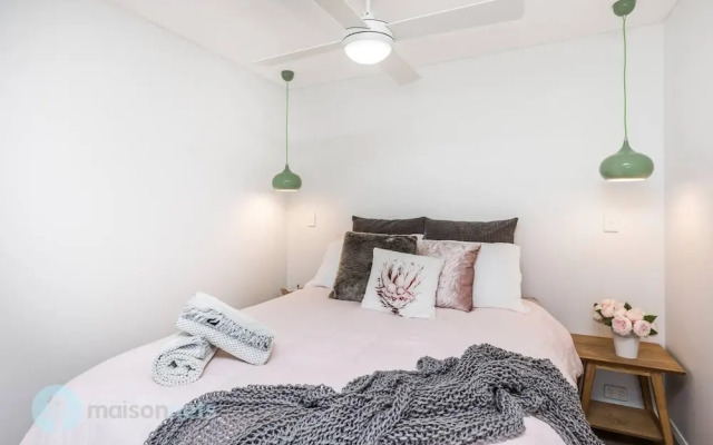 Studio Apt With Balcony & Parking in Surry Hills