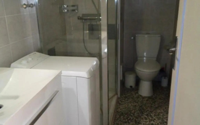 Studio Avec Terrasse Au Lavandou - Fr-1-308-105