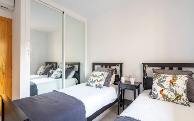 Bright Apartment with Sea View and Terrace Ref 53