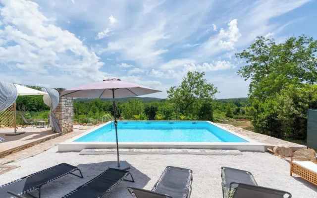 Holiday House with Pool Villa Ladybug