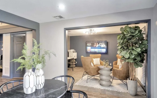Lovely Midland Getaway With Fitness Center