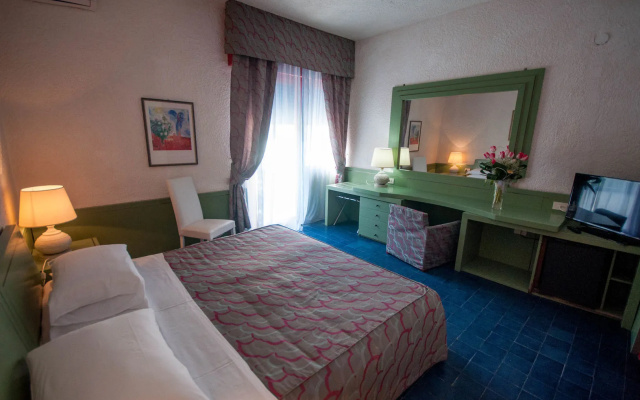 Marina Club Hotel