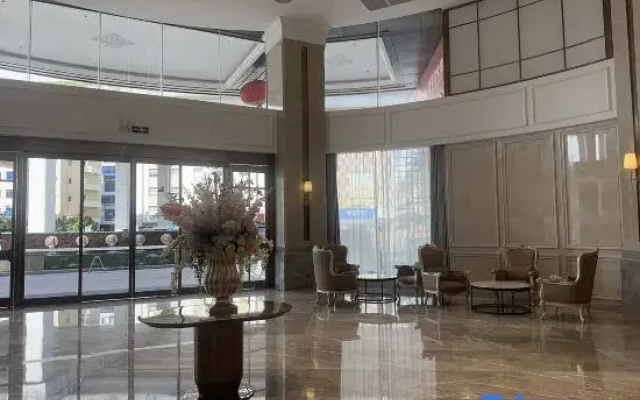 Vienna International Hotel (Longquan Square, Guangdong Pharmaceutical University Branch)