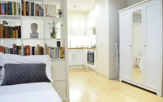 Modern Studio Near Chelsea