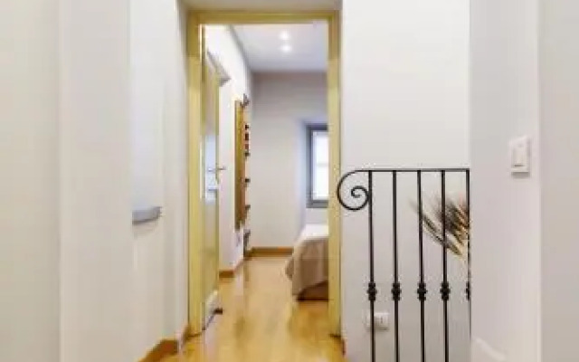 Lora Luxury House