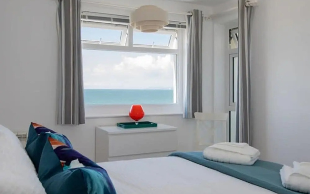 Beachfront Apartment With Panoramic Sea Views