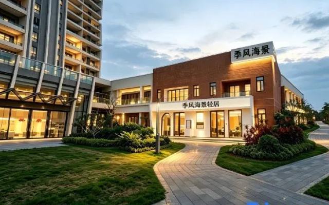 Jifeng Seaview Light Residence (Shili Silver Beach, Hailing Island, Yangjiang)