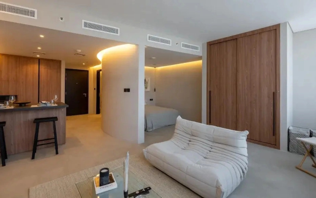 Minimalist Difc Studio w Pool Gym