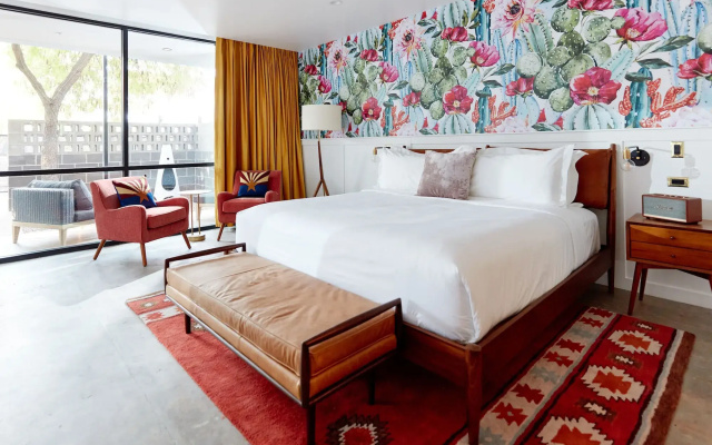 Rise Uptown Hotel