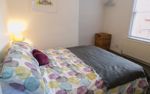 Отель Amazing One-bedroom Flat, Close to Brighton Beach комната для гостей