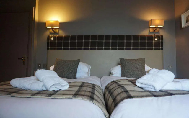 Lochside hotel