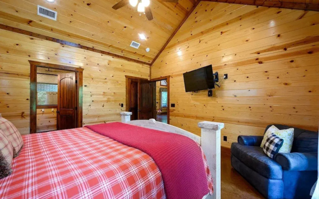 Majestic High - Cabin for 17