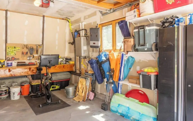 The Canoe Cabin