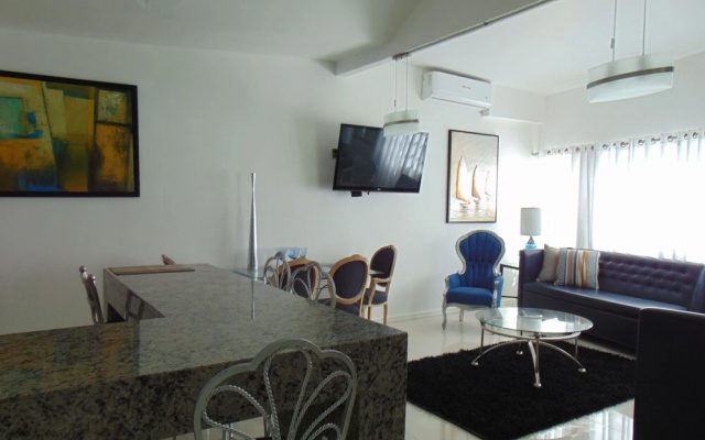 Modern Townhome Prime Location