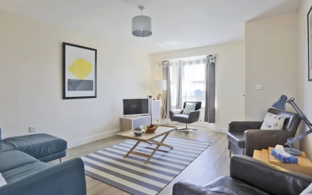 Modernly Furnished Holiday Home With Balcony, Near Felixstowe Beach