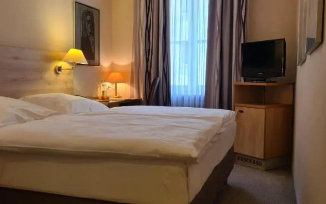 Hotel Garni Am Ellinger Tor