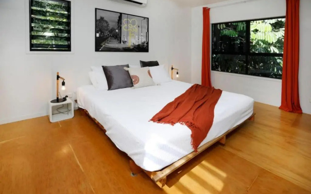 Treehouse House Close to the City 5A