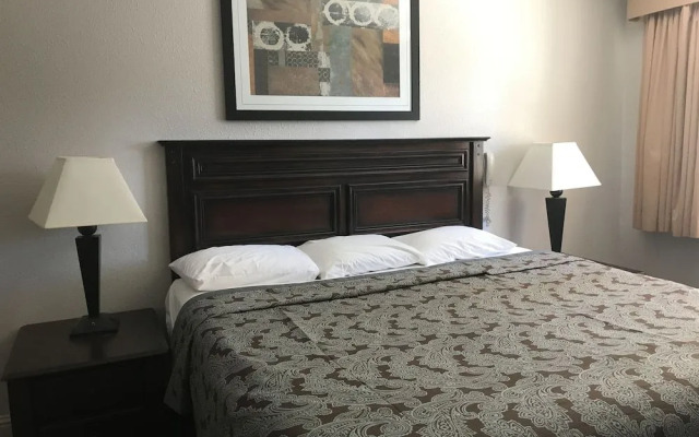 Apex Inn