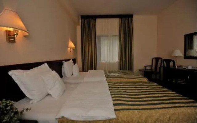Zan Hotel