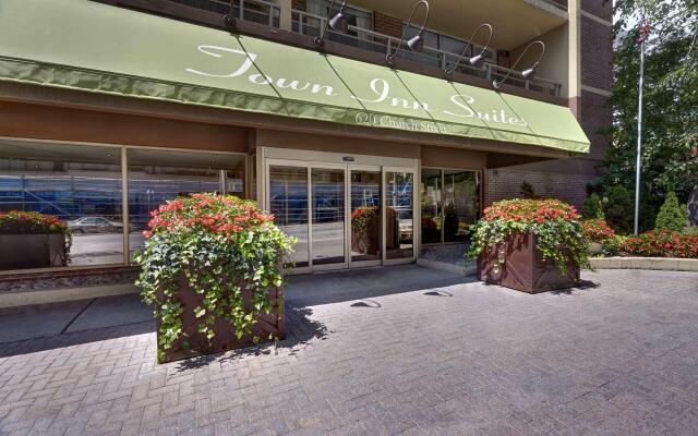 Отель Town Inn Suites Toronto Канада, Торонто - отзывы, цены и фото номеров - забронировать отель Town Inn Suites Toronto онлайн вид на фасад