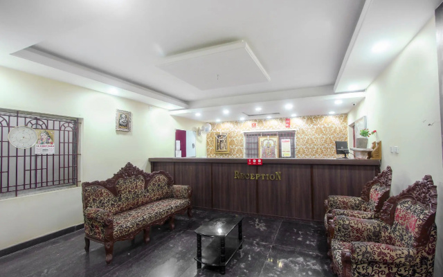 OYO Flagship 76906 Damodar Inn