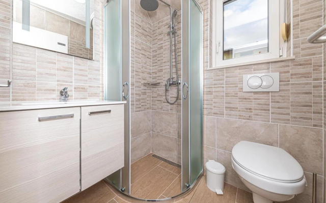 Amazing Apartment in Kastel Luksic With 1 Bedrooms and Wifi