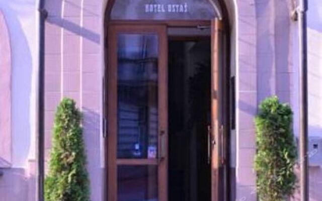 Hotel Ostaš вид на фасад