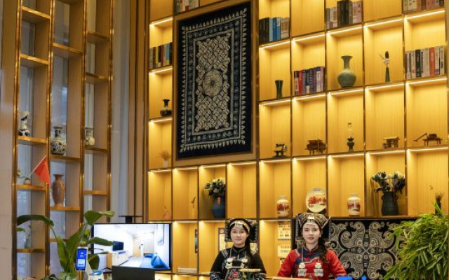 Buluotuo Buyi Cultural Theme Hotel