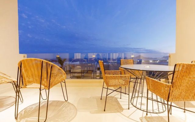 Vista Vela 2104 3 BR by Casago
