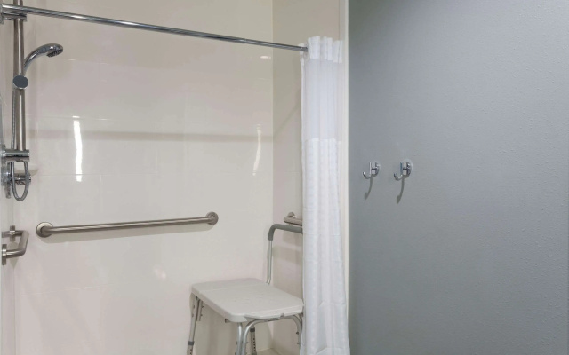 La Quinta Inn & Suites by Wyndham Ft. Myers-Sanibel Gateway