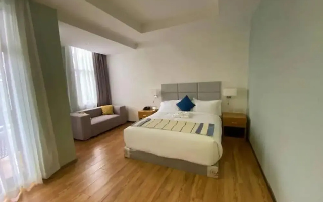Averi Hotel