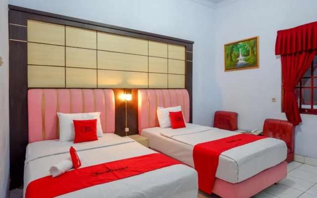 RedDoorz Plus Syariah near Stasiun Pekalongan 2